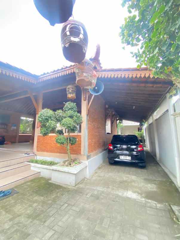 rumah joglo dekat kampus uii yogyakarta
