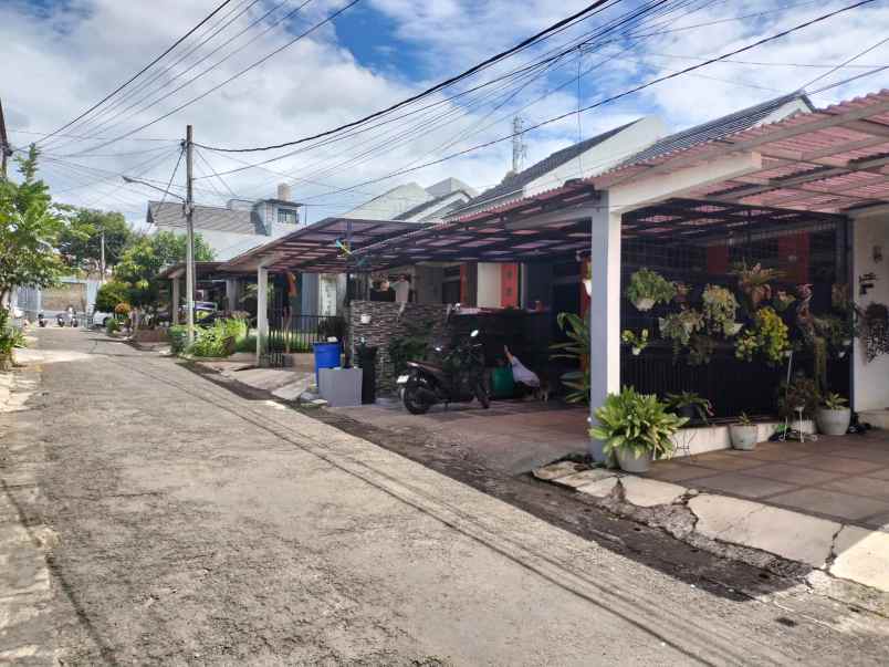 rumah komplek cihanjuang row jalan besar siap huni