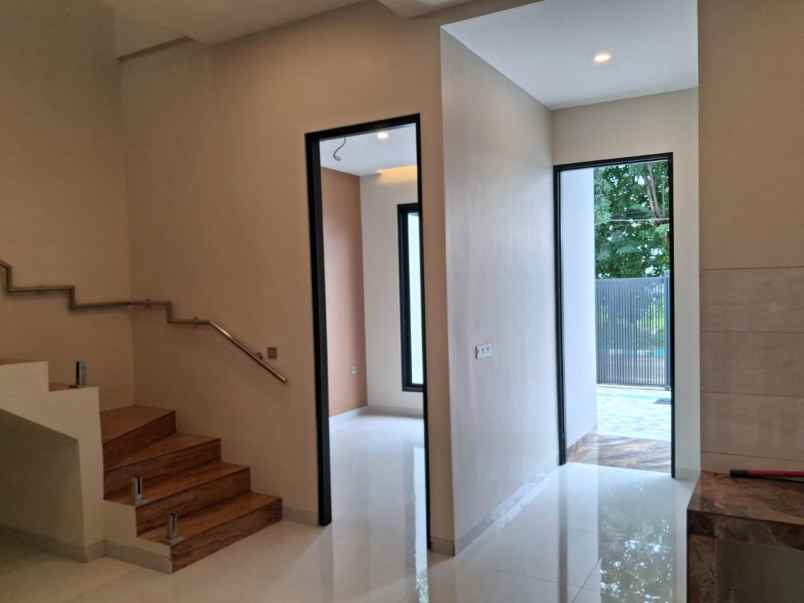 rumah manyar jaya new gress minimalis strategis modern