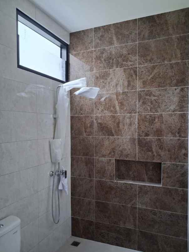 rumah manyar jaya new gress minimalis strategis modern