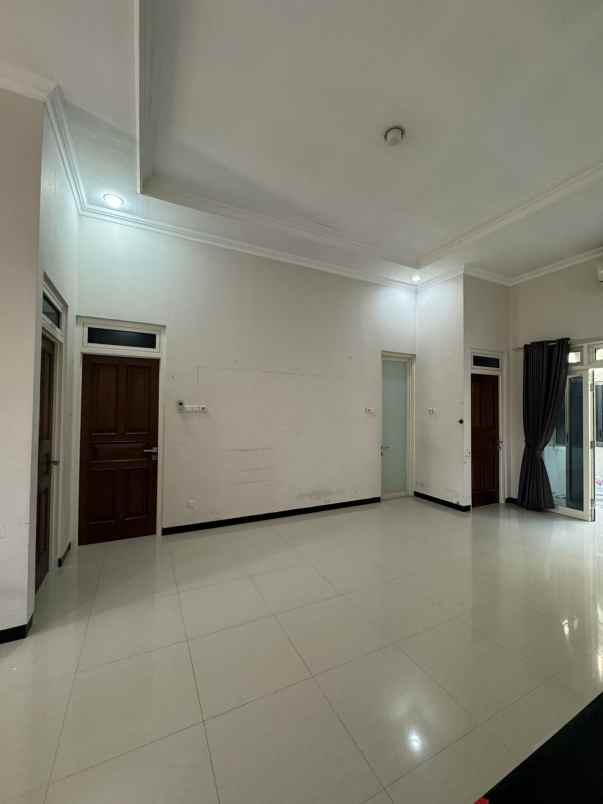 rumah manyar tirtoyoso 1 lantai terawat siap huni