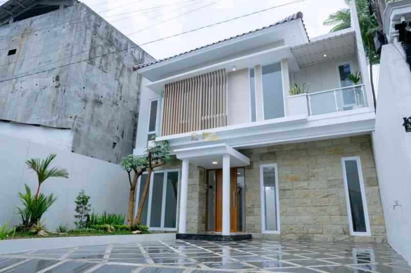 rumah mewah 2 lantai 5 menit dari sleman city hall
