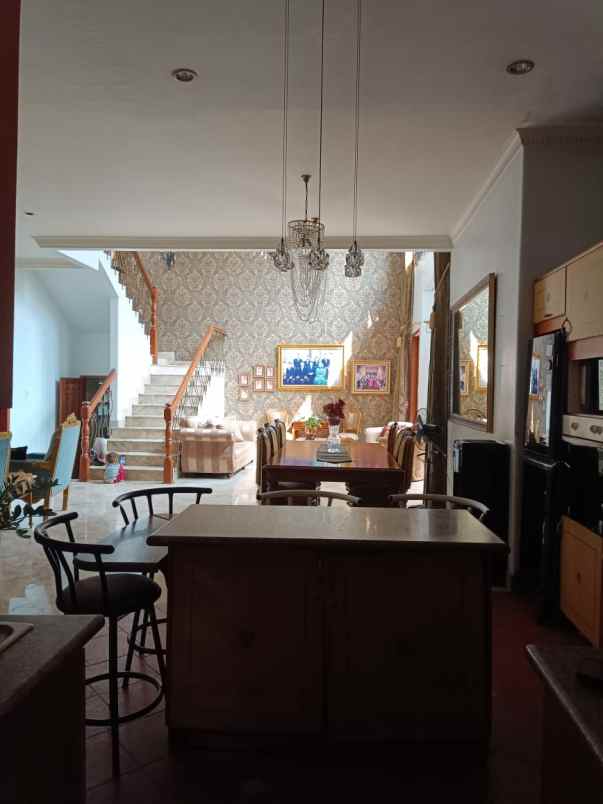 rumah mewah full marmer di pondok kelapa jaktim