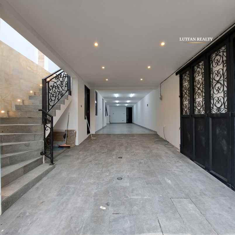 rumah mewah jagakarsa dekat tol brigift