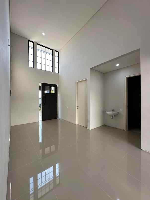 rumah mewah kawasan elit fasilitas umum lengkap