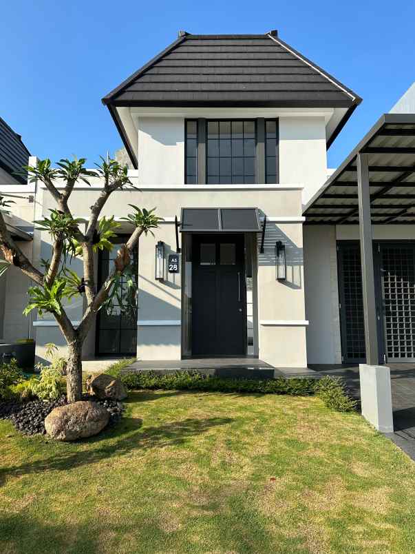 rumah mewah kawasan elit fasilitas umum lengkap