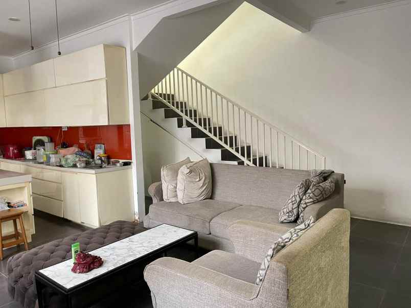 rumah mewah siap huni di menteng jakarta selatan