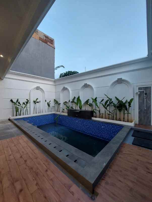 rumah mewah swimming pool jagakarsa jakarta selatan