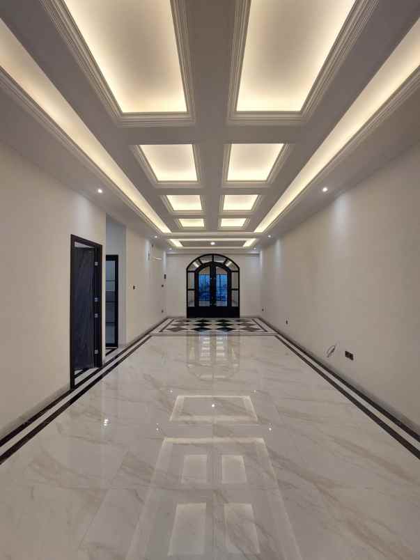 rumah mewah swimming pool jagakarsa jakarta selatan