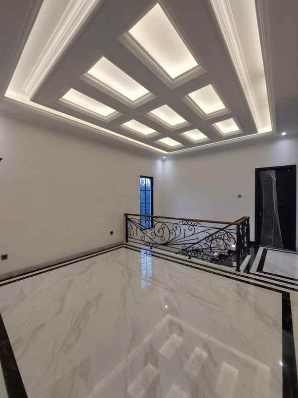 rumah mewah swimming pool jagakarsa jakarta selatan