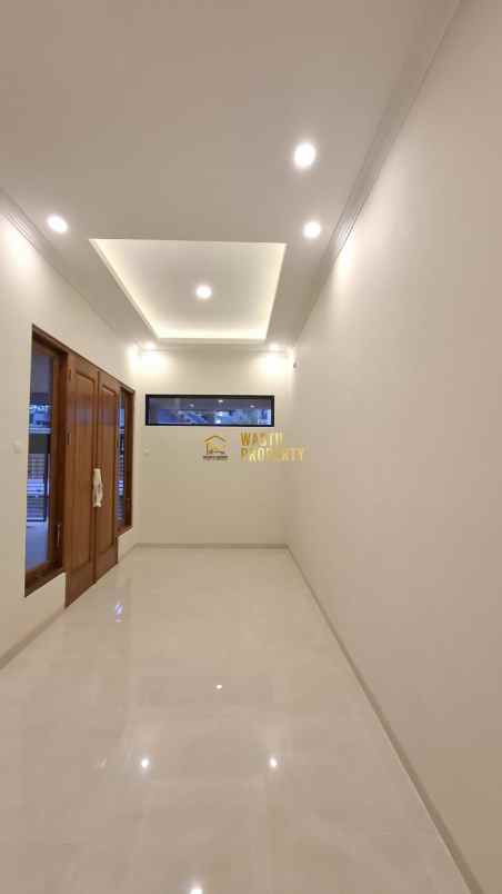 rumah modern 2 lantai dekat ke exit tol purwomartani