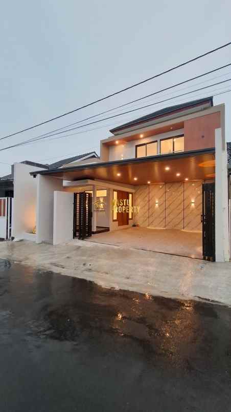 rumah modern 2 lantai dekat ke exit tol purwomartani