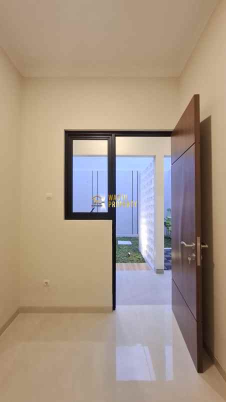rumah modern 2 lantai dekat ke exit tol purwomartani