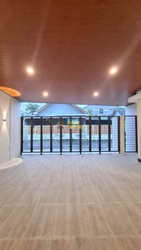 rumah modern 2 lantai dekat ke exit tol purwomartani