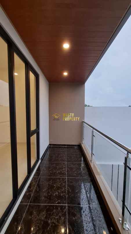 rumah modern 2 lantai dekat ke exit tol purwomartani