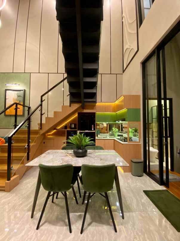 rumah modern 2 lantai full furnish mewah strategis