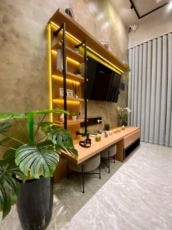 rumah modern 2 lantai full furnish mewah strategis