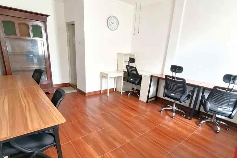 rumah modern tropis 3 lantai hook di jatibening bekasi
