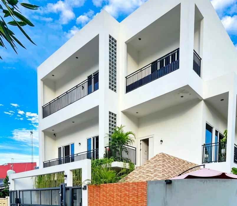 rumah modern tropis 3 lantai hook di jatibening bekasi