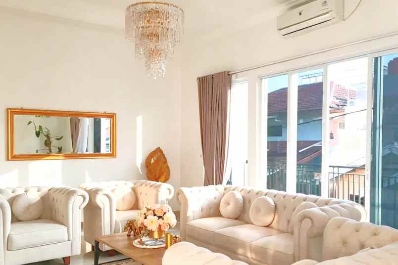rumah modern tropis 3 lantai hook di jatibening bekasi