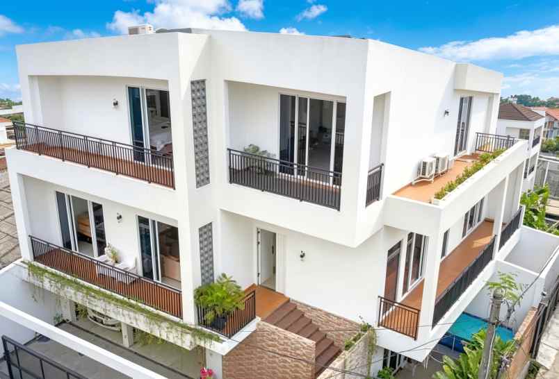 rumah modern tropis 3 lantai hook di jatibening bekasi