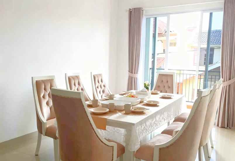 rumah modern tropis 3 lantai hook di jatibening bekasi
