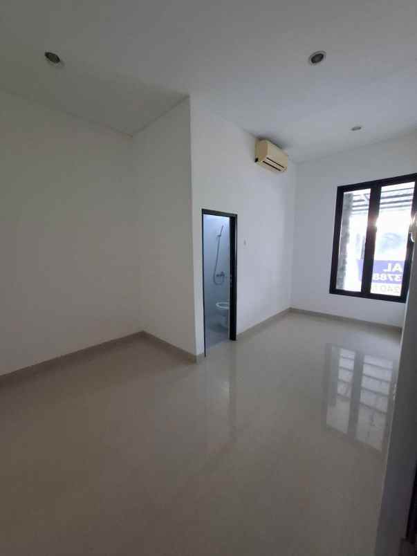 rumah pakuwon city imperial palm beach hadap utara