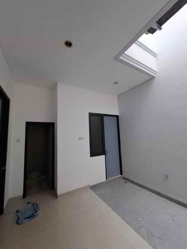 rumah pakuwon city imperial palm beach hadap utara