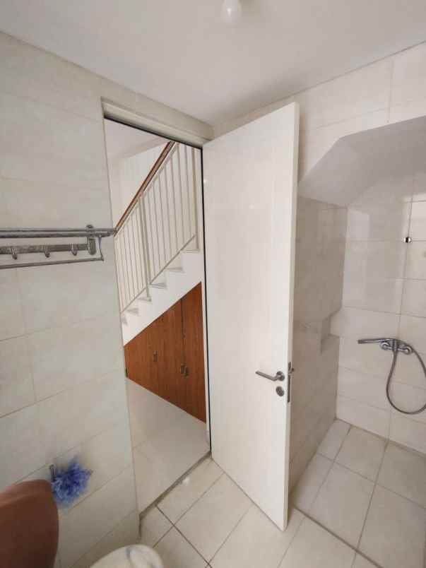 rumah pakuwon city zimbali costa row jalan 2 mobil