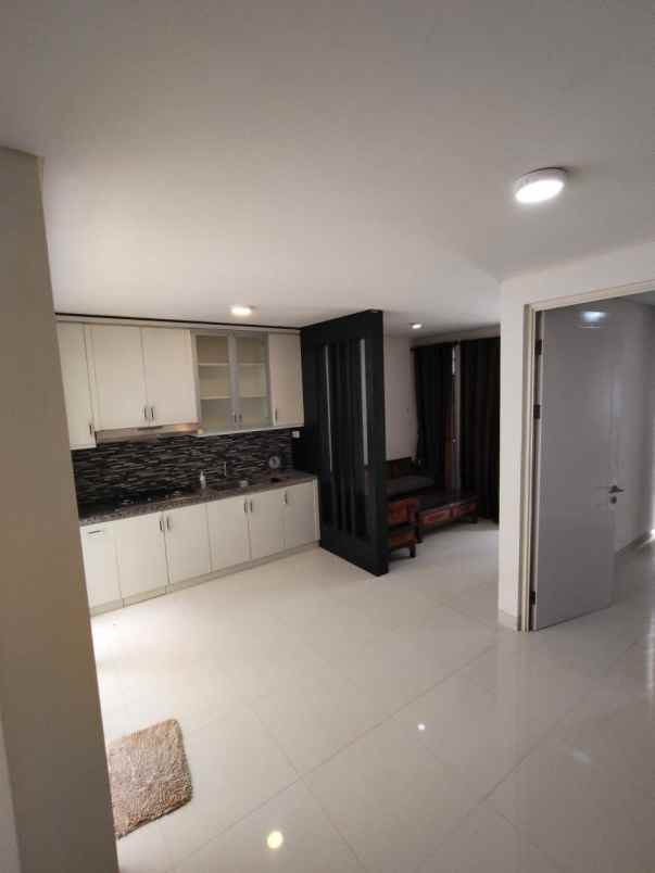 rumah pakuwon city zimbali costa row jalan 2 mobil