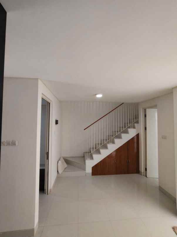 rumah pakuwon city zimbali costa row jalan 2 mobil