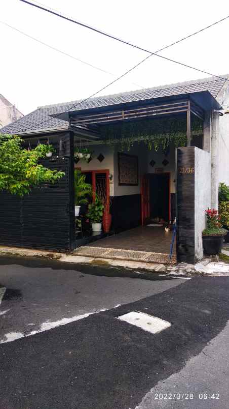 rumah perum mojosongo kel mojosongo