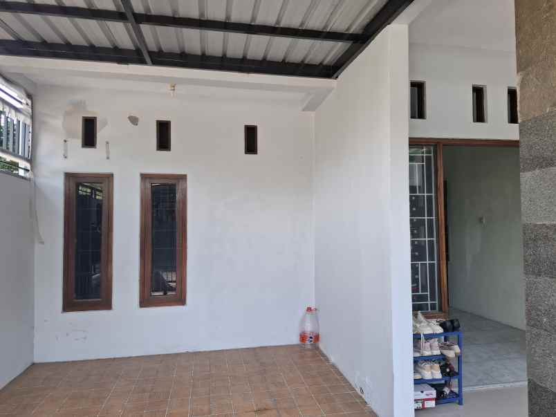 rumah pojok di perumahan pondok bedadung indah jember
