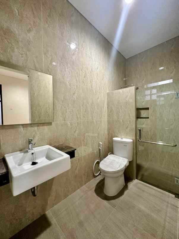 rumah premium siap huni lokasi cluster golf araya