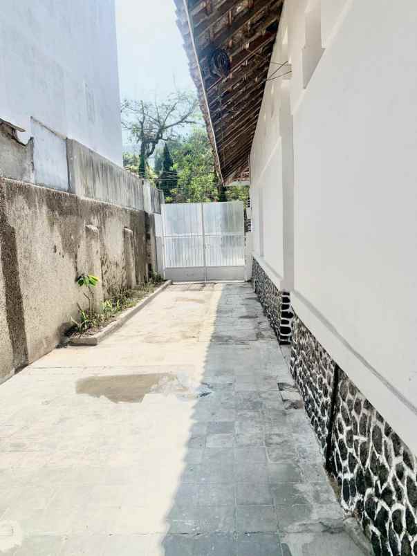 rumah sayap supratman dekat katamso riau bandung