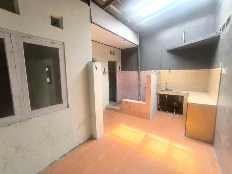 rumah second lokasi dekat bandara siap huni