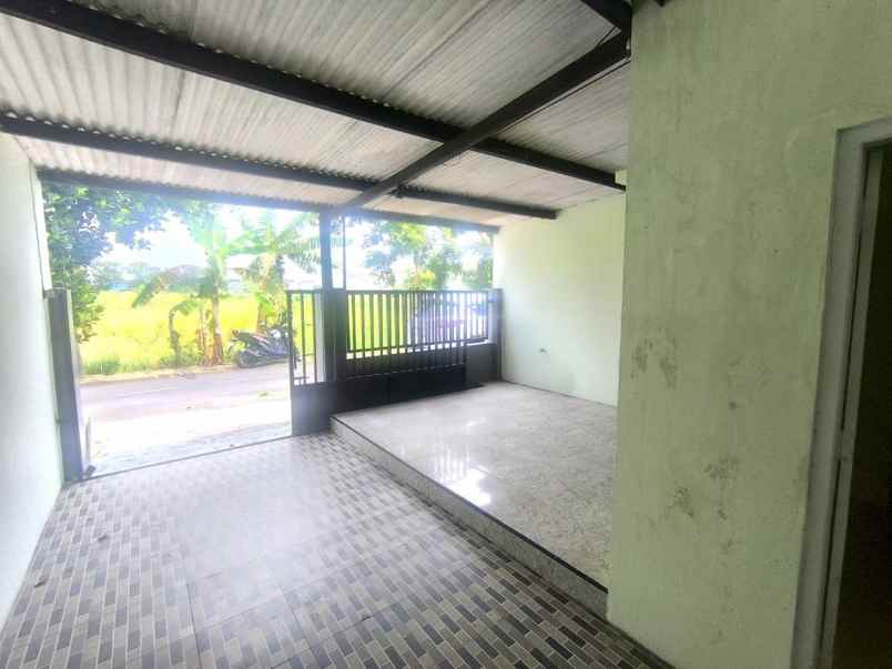 rumah second lokasi dekat bandara siap huni