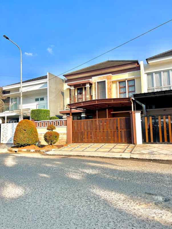 rumah secondary akses lebar 5 menit ke lrt cikunir