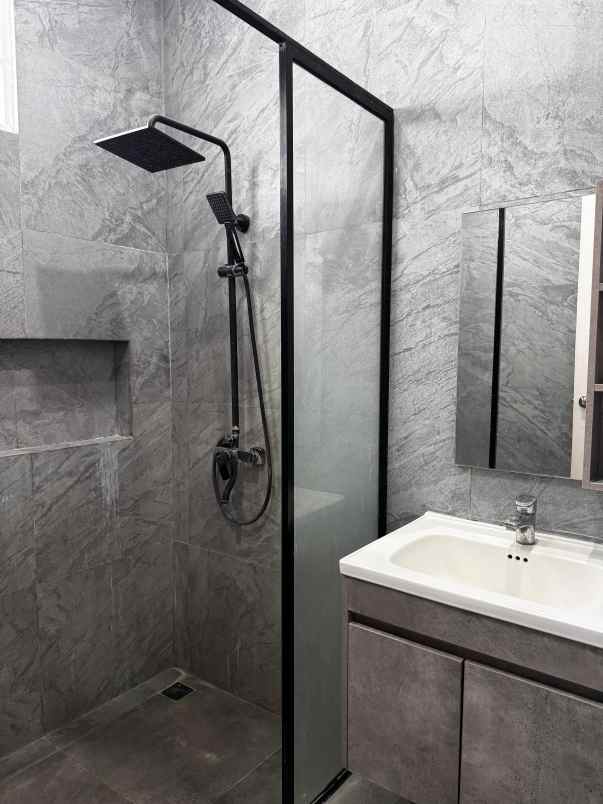 rumah siap huni di royal residence jakarta timur