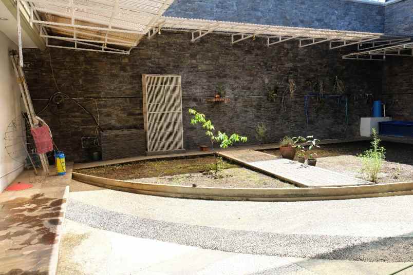 rumah singgasana pradana