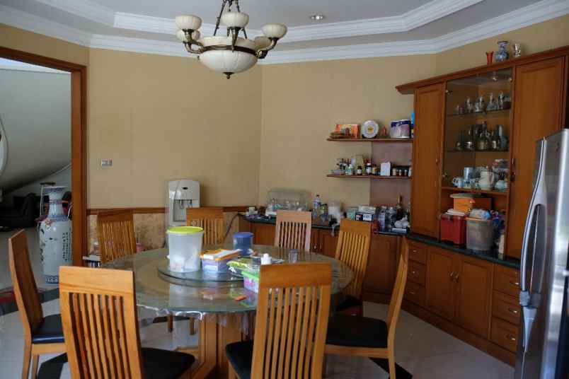 rumah singgasana pradana