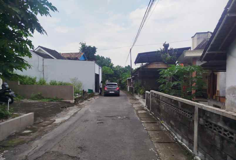 rumah tepi aspal di sidomoyo jl godean km 7 5 sleman