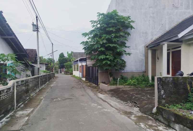 rumah tepi aspal di sidomoyo jl godean km 7 5 sleman
