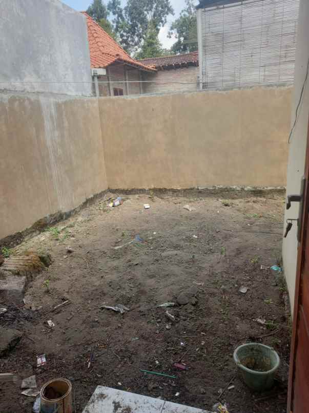 rumah tepi aspal di sidomoyo jl godean km 7 5 sleman