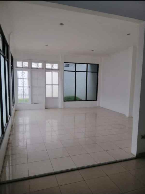 turun harga legenda wisata cibubur boulevard utama