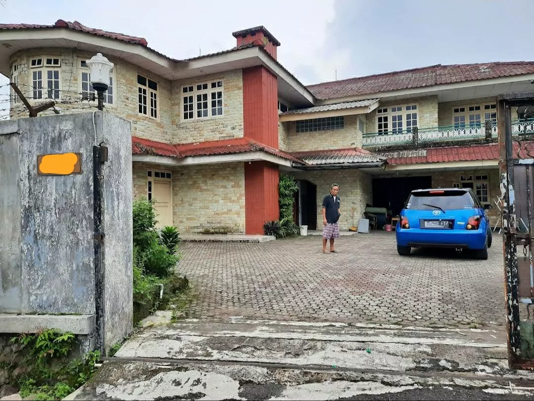villa komersil di cisarua puncak bogor mewah dan megah