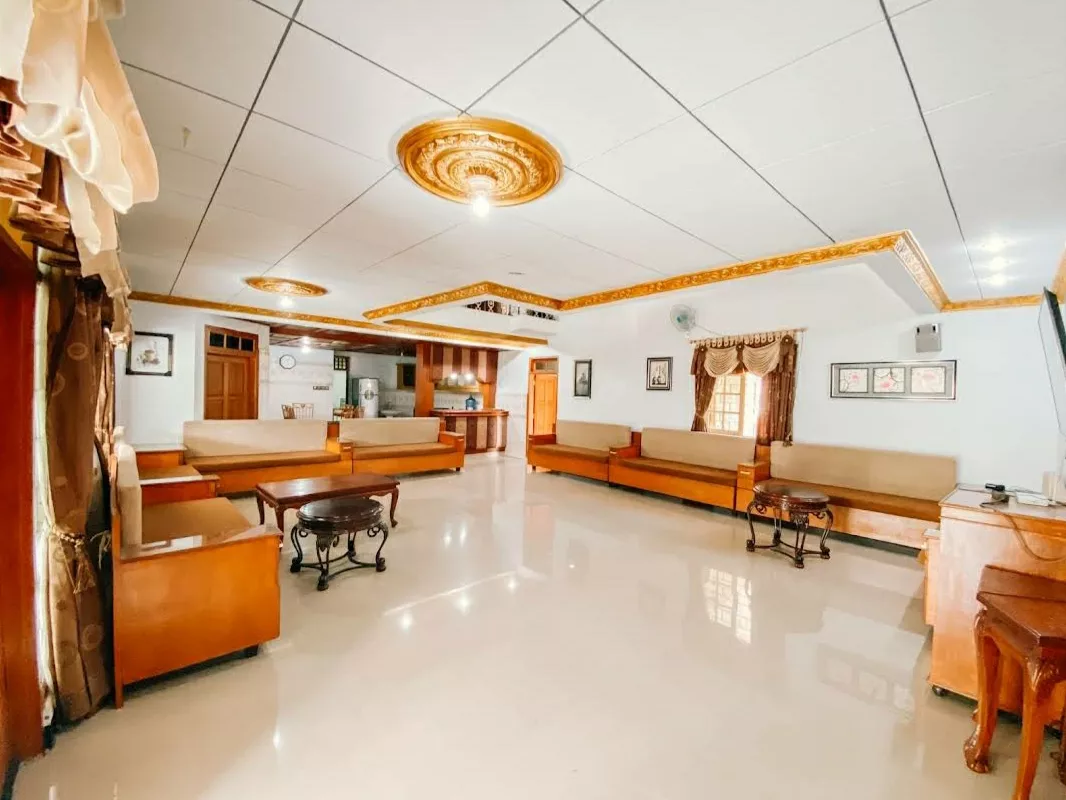 villa komersil di cisarua puncak bogor mewah dan megah