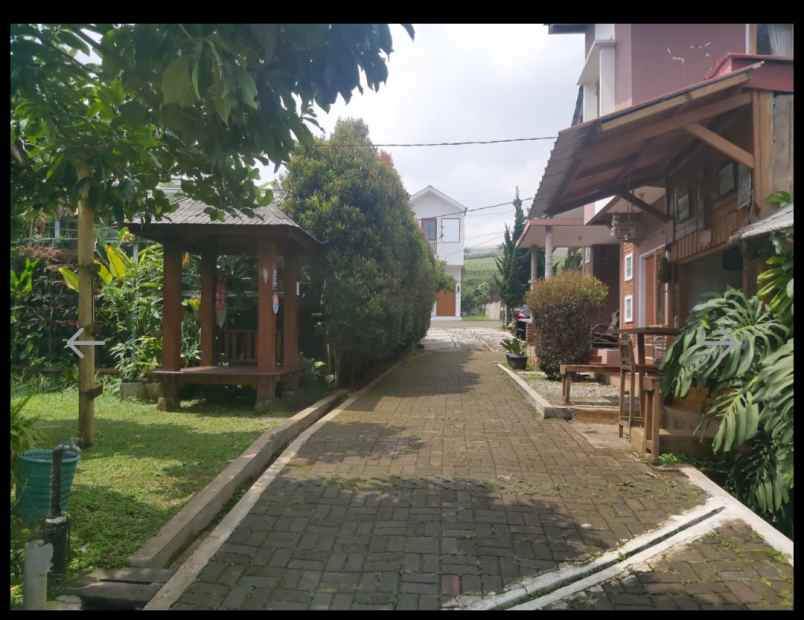 villa nyaman strategis di cisarua lembang