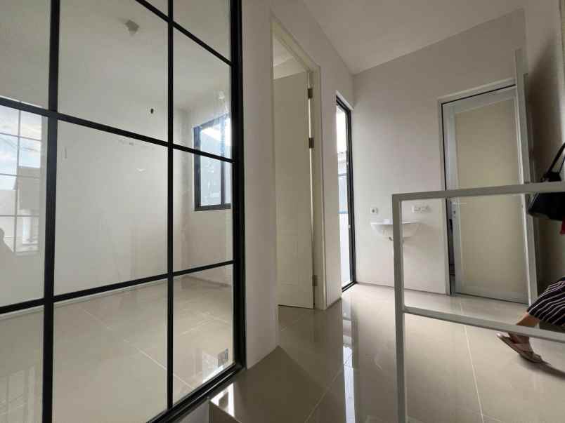 amesta living 2 lantai min 2 tahun