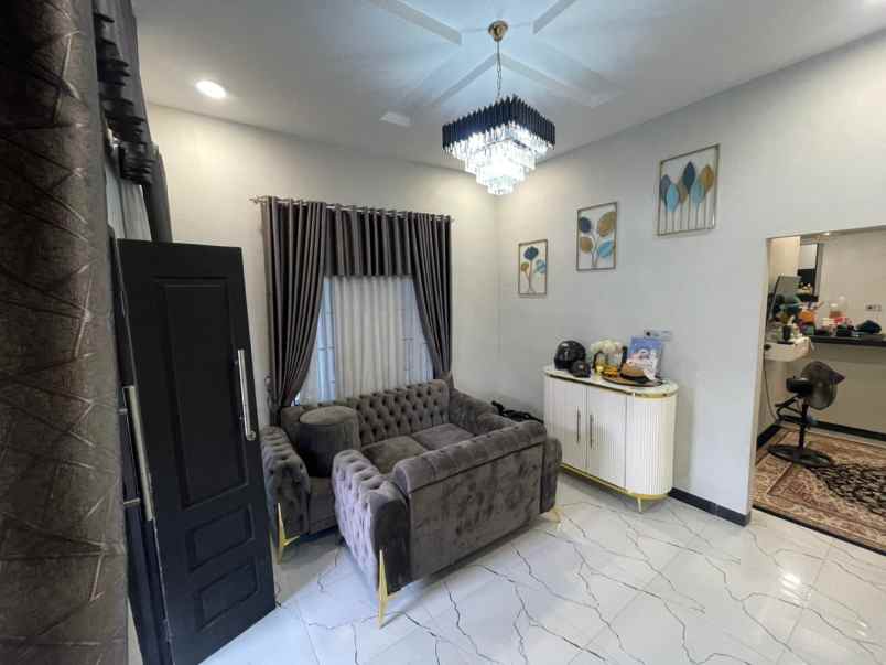 dijual cepat rumah cantik belakang d oven bakery panam